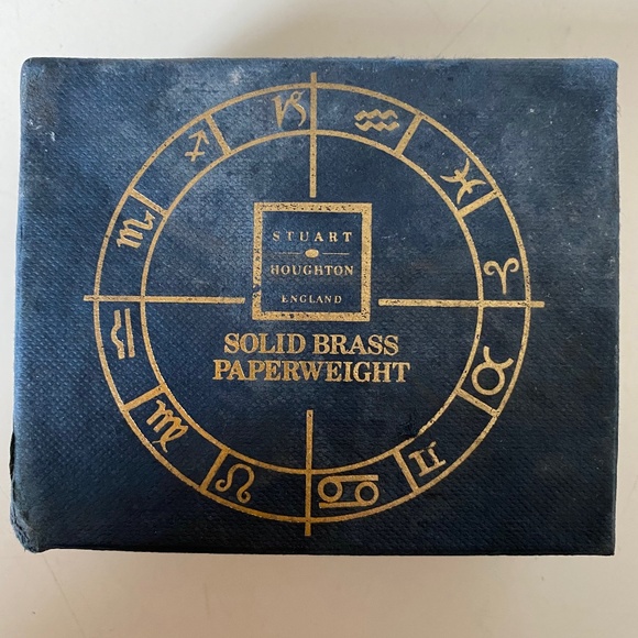 Stuart Houghton I AQUARIUS I Zodiac Paperweight - Picture 11 of 16